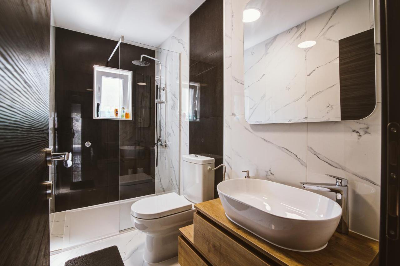 Apartman Izzy เซนญ์ ภายนอก รูปภาพ