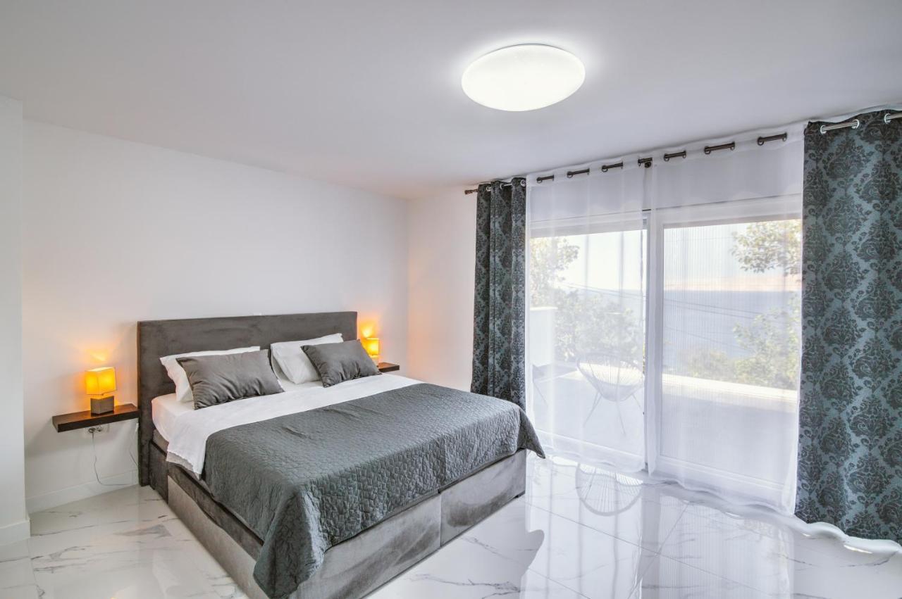 Apartman Izzy เซนญ์ ภายนอก รูปภาพ